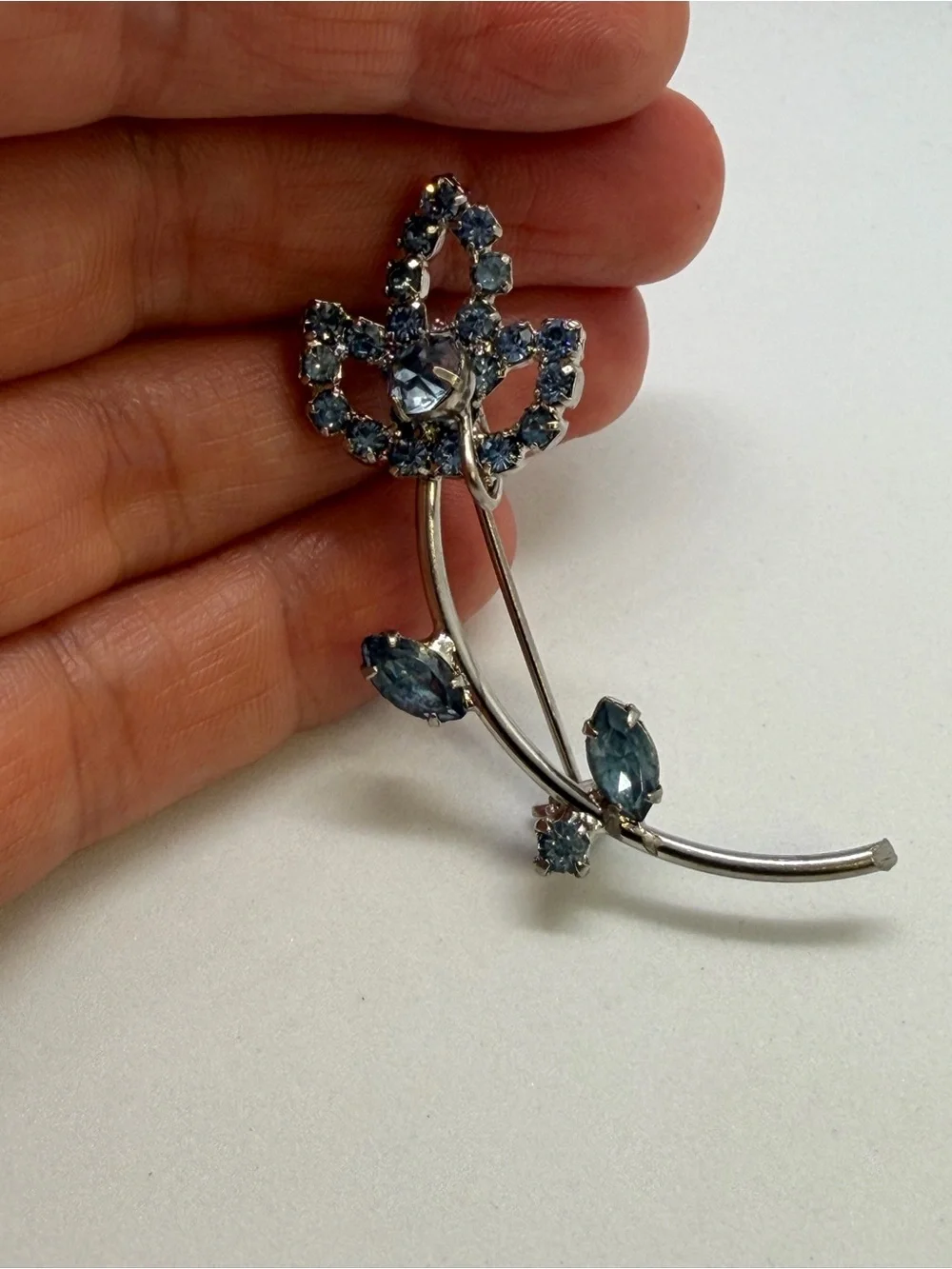 Vintage Elegant Blue Crystal Flower Brooch - Women Jewelry